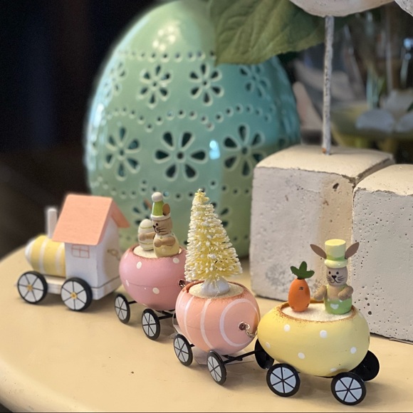 Only 1 Left❗️Easter Train - Picture 4 of 14